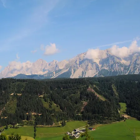 Апартаменти La Montana & Hiking