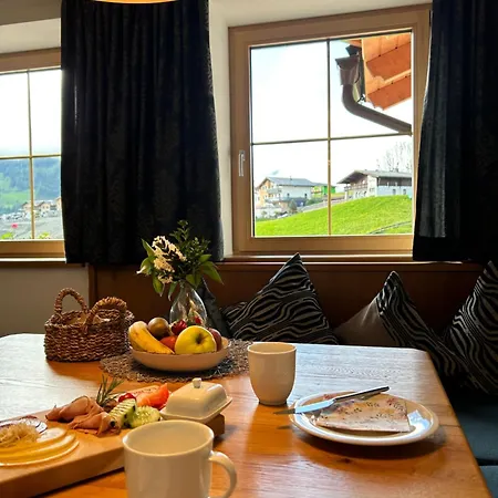 La Montana & Hiking Apartament *